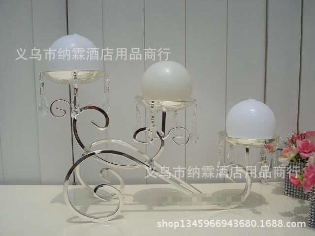 Creative Iron Silver Plated European Cake Stand 3 Candlesticks Wedding Props Gift Home Bar Decoration Pieces Application Scenario