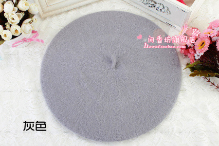 Autumn and winter's best-selling and versatile woolen women's Beret hats, painter hats, and bud hats are available for wholesale on AliExpress Application Scenario