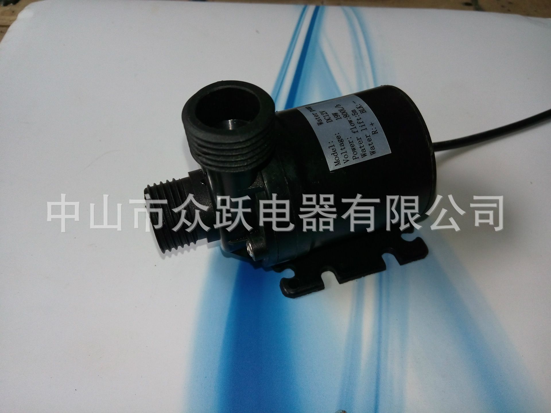 Zyw680 4 Points Dc Brushless Water Pump full figure