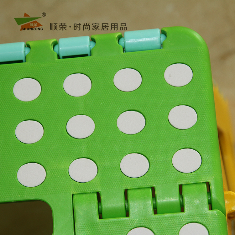Plastic Folding Stool Thickened Portable Folding Stool Chair Children's Bench Mazar Sr168 Application Scenario