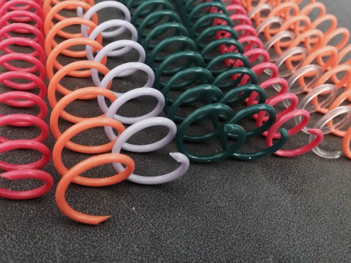 专业生产销售塑料单线圈,各色蛇仔圈,螺旋圈