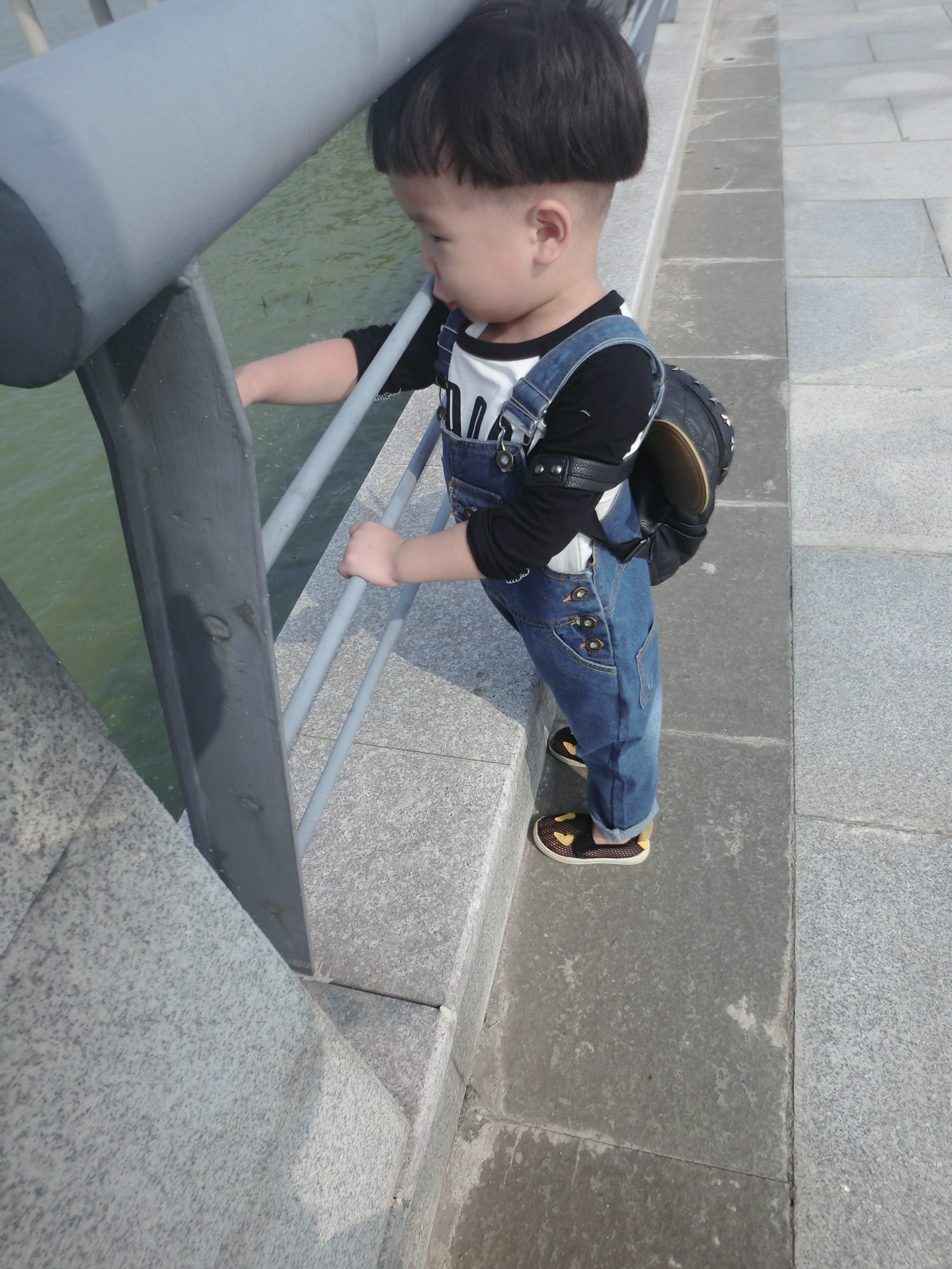 2021 Spring and Autumn new Korean-style children's clothing and pants for boys and girls, as well as baby denim carrier pants, are available for one-piece delivery Application Scenario
