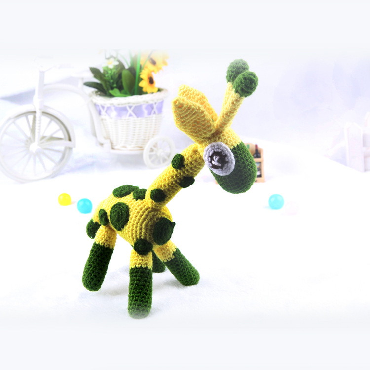 The manufacturer sells DIY material kits for hook hangers, cute giraffe hook dolls and knitted toys