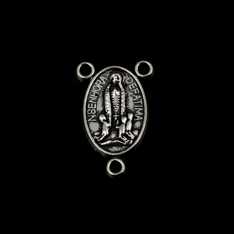 Manufacturers Directly Supply Jesus Necklace Pendant Diy Alloy Jewelry Accessories Wholesale Outside The Religious Triangle Tag Pendant Application Scenario