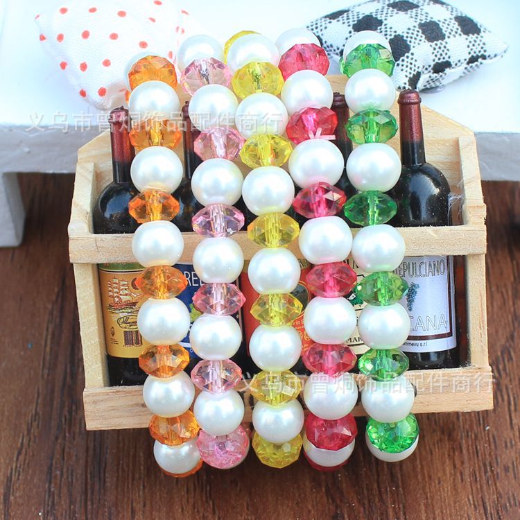 Wholesale of one-yuan small items such as bracelets, colorful wristbands and bangles at a one-yuan store