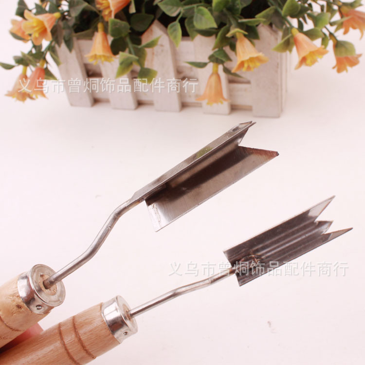 Wooden-handled pineapple peeler, pineapple eye remover, V-shaped pineapple peeler manufacturer, 2-yuan store wholesale details Picture