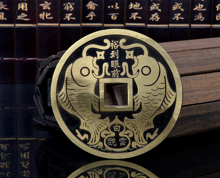 A large copper coin ornament for warding off evil spirits and attracting wealth, made of pure copper Specification image