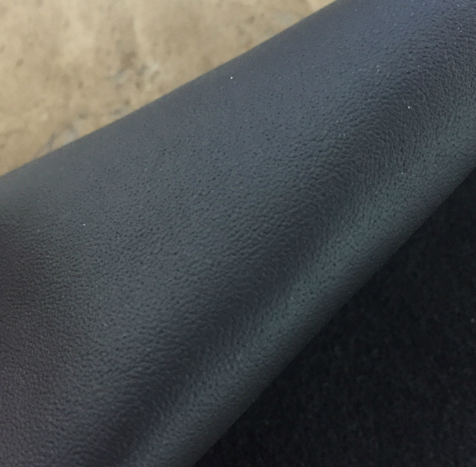 Yiwu genuine black cowhide top layer cowhide, car leather black pinhole car steering wheel cover cowhide Application Scenario