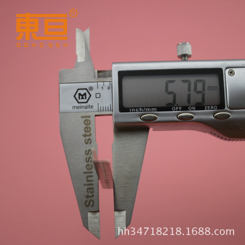 五金脚配件/XY铰链/液压杆/泡钉/平底万向滑轮白底实物图