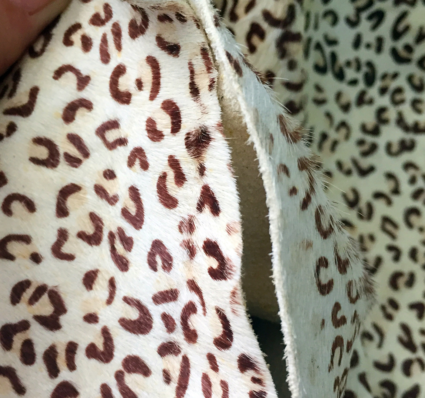 Yiwu genuine horsehair, white small leopard pattern small leopard dot horsehair, white horsehair printed color leopard pattern real horsehair Specification image
