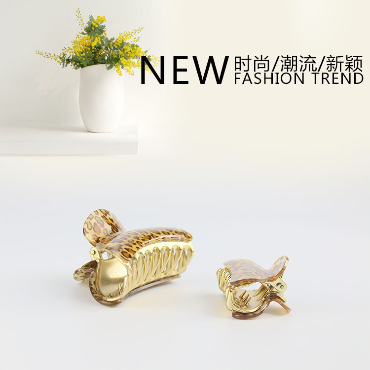Korean-style simple acrylic hair clips, leopard print hair clips, romantic and elegant hair fixing accessories, fashionable hair clips Application Scenario