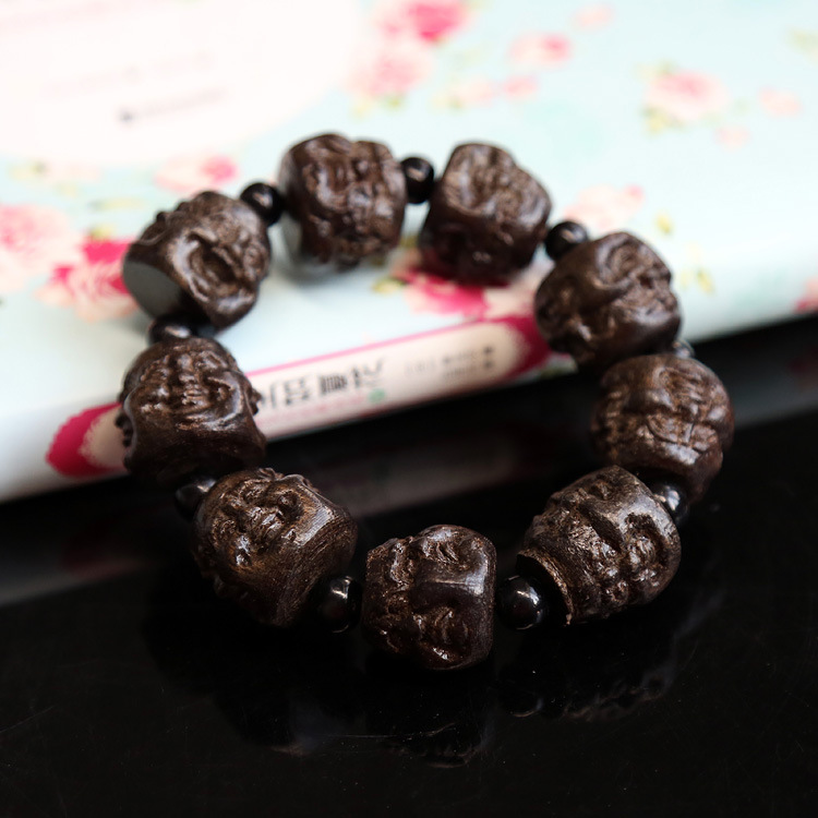 Sand-sunk wood, African bark, black wood, eighteen Arhats ornaments, four-faced Buddha beads, men's and women's bracelets are selling well at street stalls Specification image