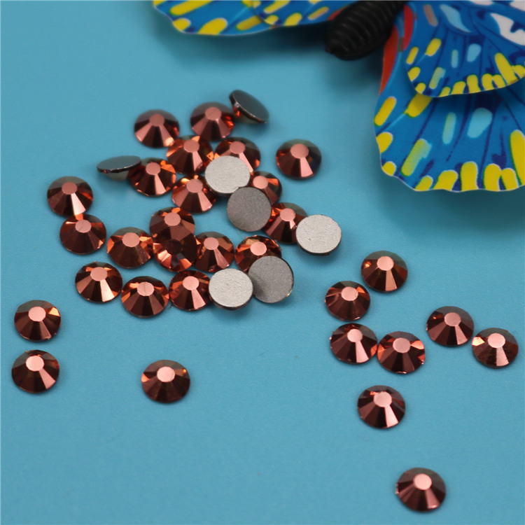 Comparison of Diamond Effects on Clothes Made of Different Materials