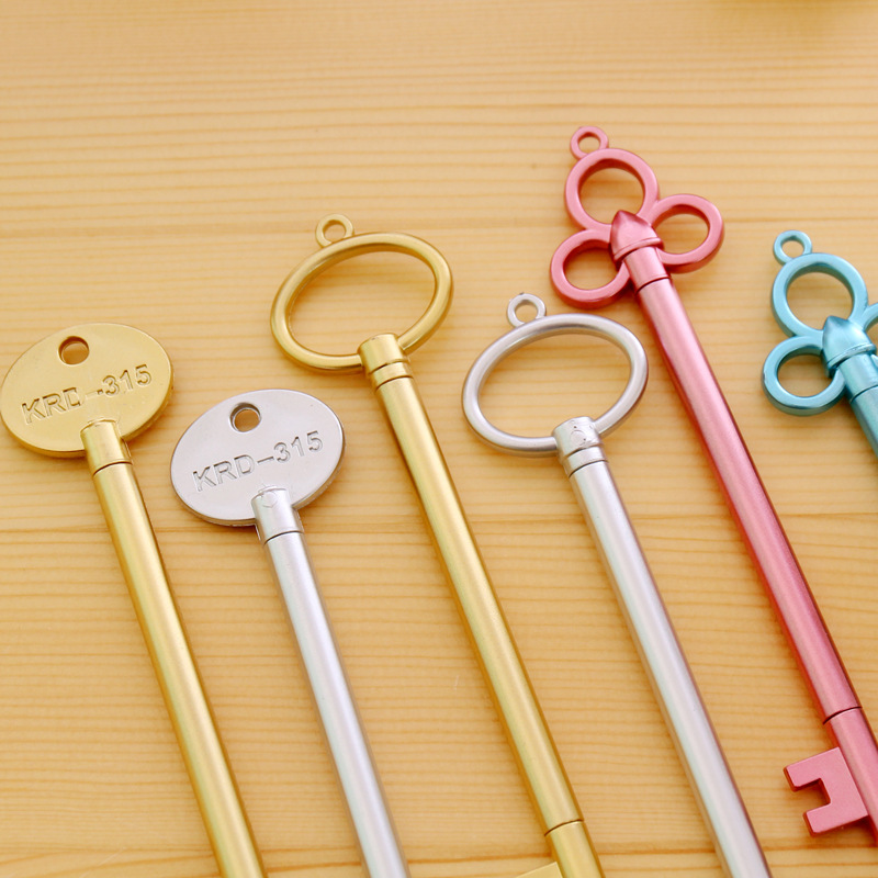 Korean Creative Student Stationery Pen Retro Gold Key Neutral Pen Metallic Black Signature Pen Application Scenario