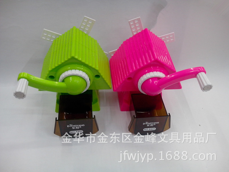 Creative windmill house-shaped automatic pen sharpener, student supplies, pencil sharpener, hand-cranked pen sharpener Application Scenario