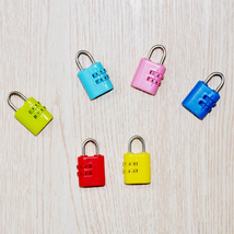 厂家批发六色儿童卡通密码锁定制可爱糖果色塑料密码小锁创意饰品