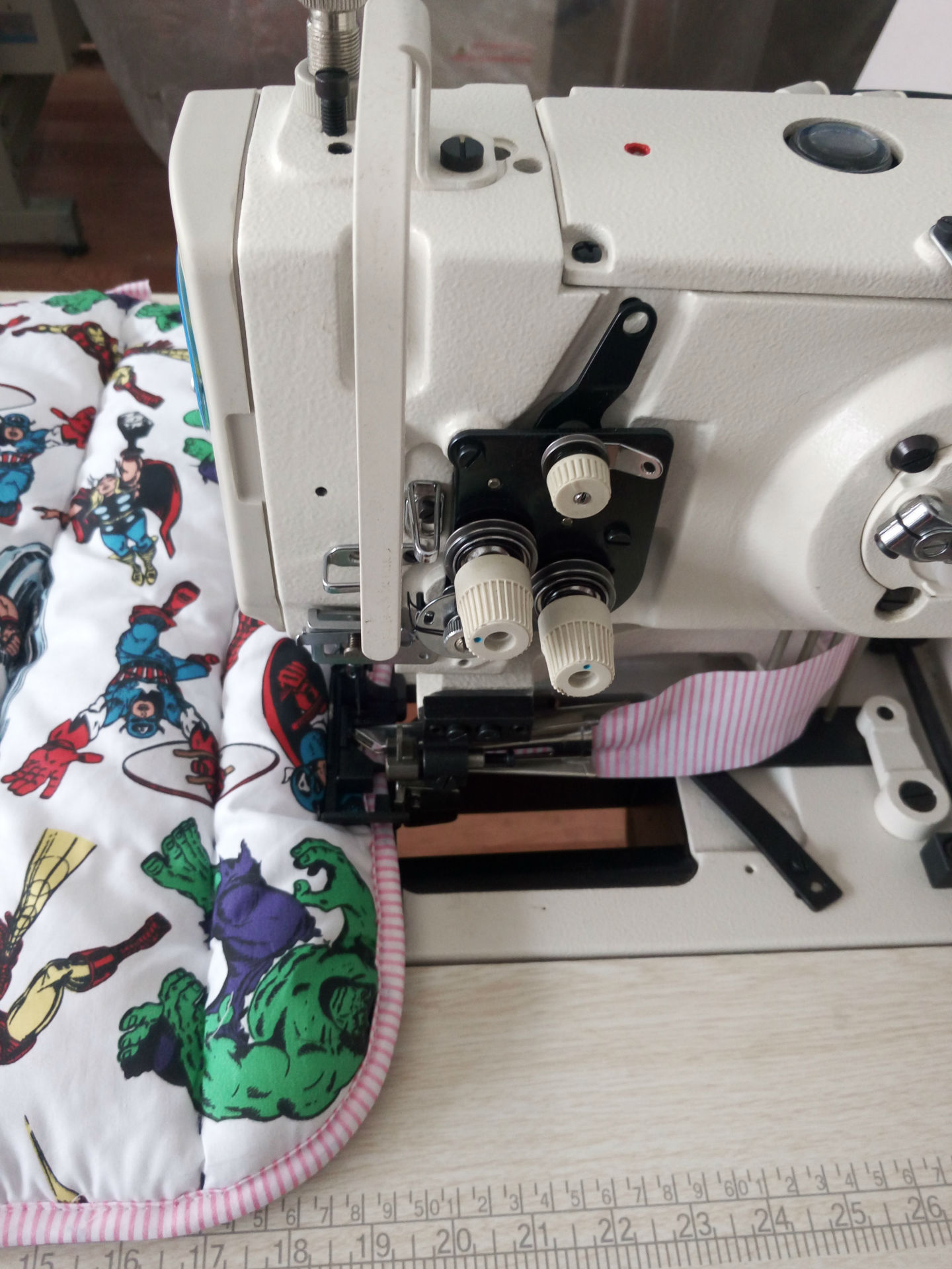 缝纫机/锁边机/脚轮/机针多针机/风琴缝纫针细节图