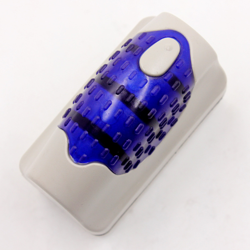 Retail extra-large fish tank suspended magnetic brush, super strong suction power, cleaning glass, removing moss, double-sided cleaning brush Application Scenario