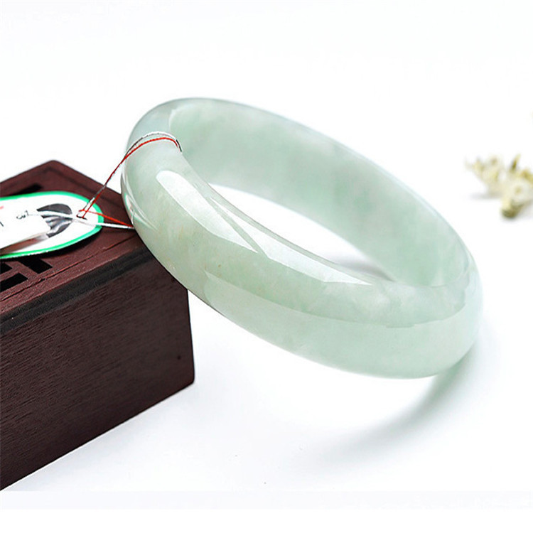 Manufacturers Direct Wholesale Natural Jade Floating Jade Bracelet Special Stalls Jade Bracelet Jade Jade Bracelet Application Scenario