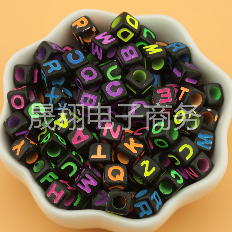 Jungle Elephant DIY7mm acrylic square letter beads, English heart color large hole beads, DIY jewelry accessories, handcrafted materials Application Scenario