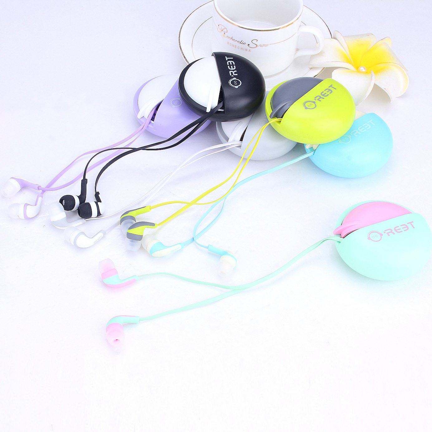 Factory headphones wholesale cartoon in-ear voice mobile phone headphones suitable for Apple Android cable earbud storage box Item Picture