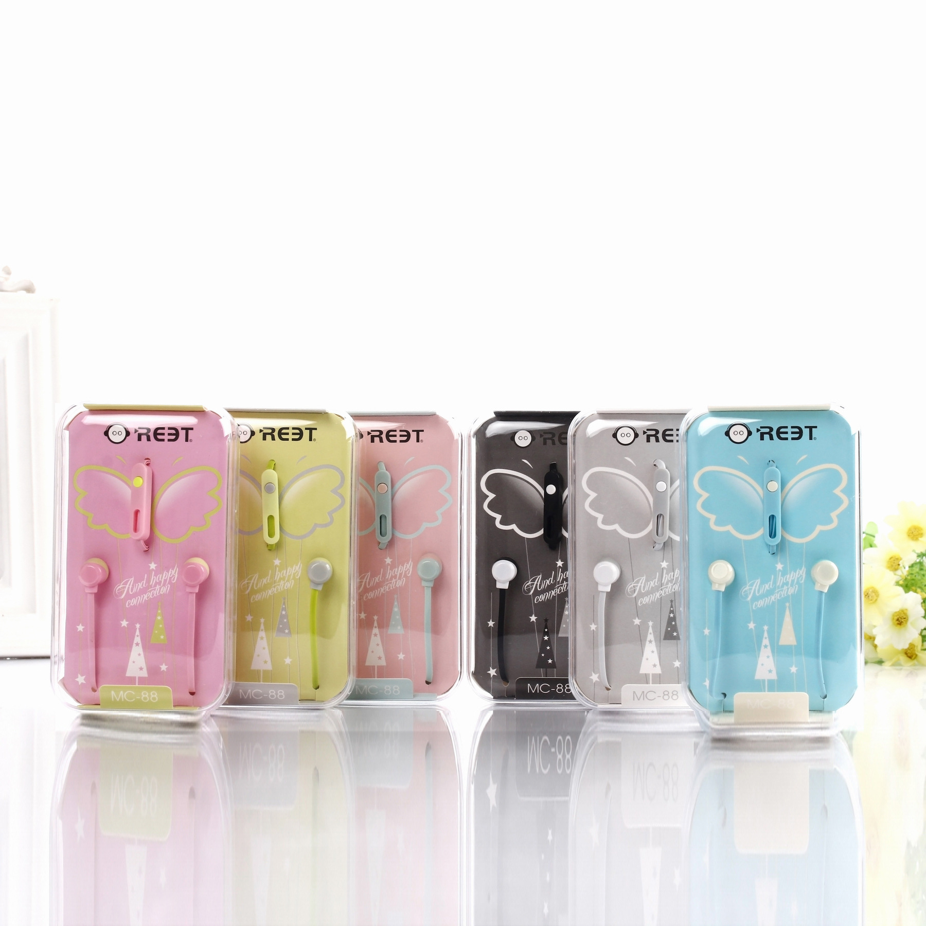 Factory wholesale of new cartoon in-ear wired headphones, ear tips, crystal boxes, student mobile phone voice headphone cables