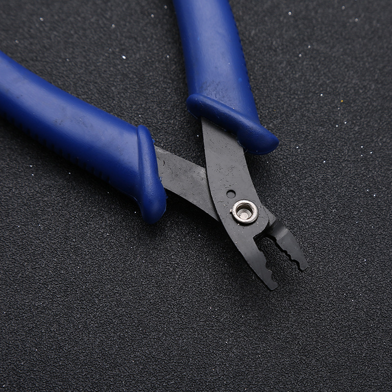 Blue-handled toothed pliers, practical wire clamping pliers wholesale, DIY jewelry accessory tools, hand pliers, mini jewelry pliers details Picture