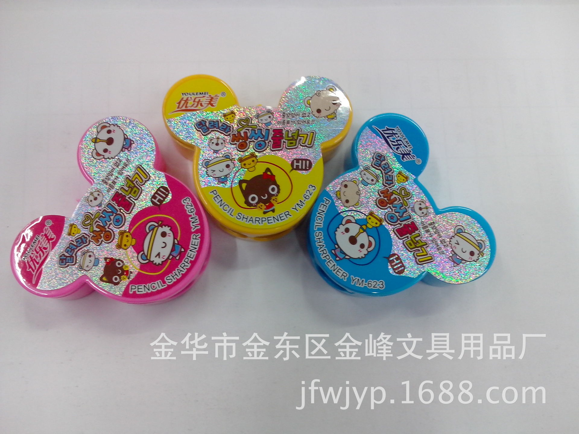 Mickey Mouse-shaped double-hole pencil sharpener, cute cartoon large and small hole pencil sharpener, creative manual pencil sharpener