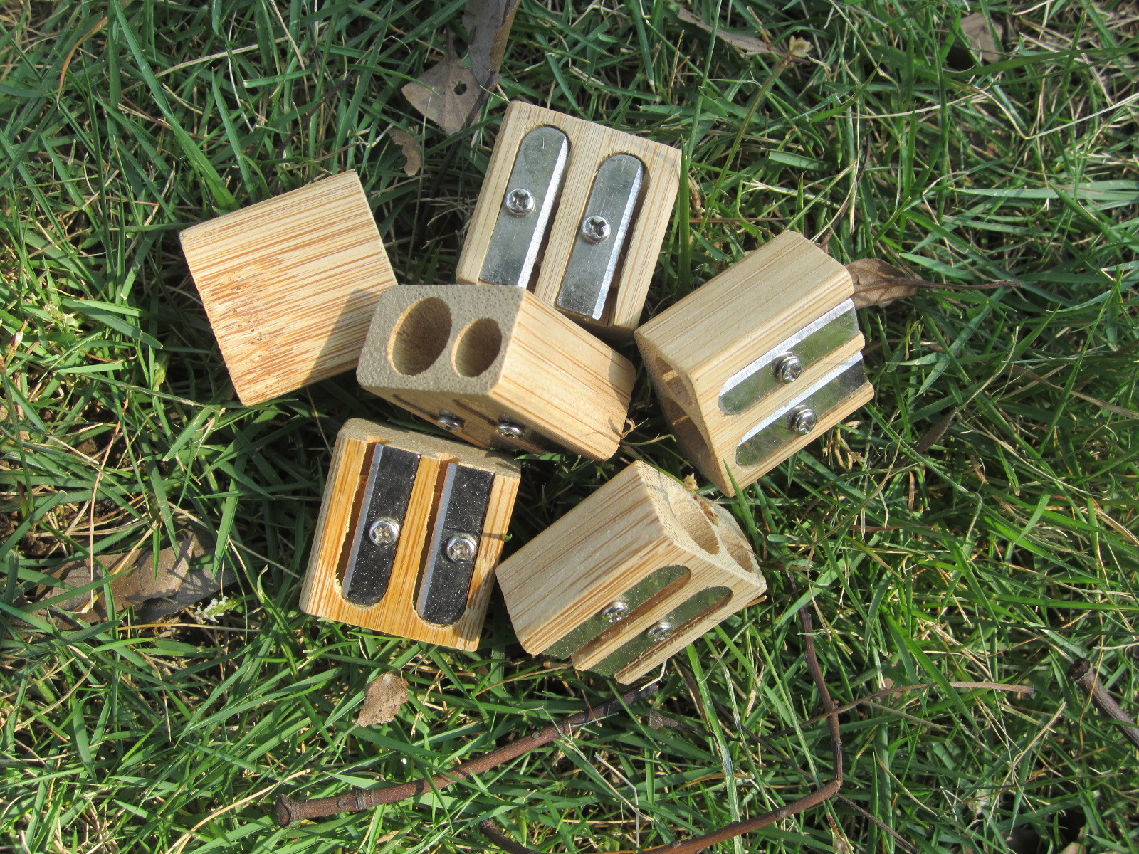 两孔竹质卷笔/竹子卷笔刀/竹制削笔器产品图