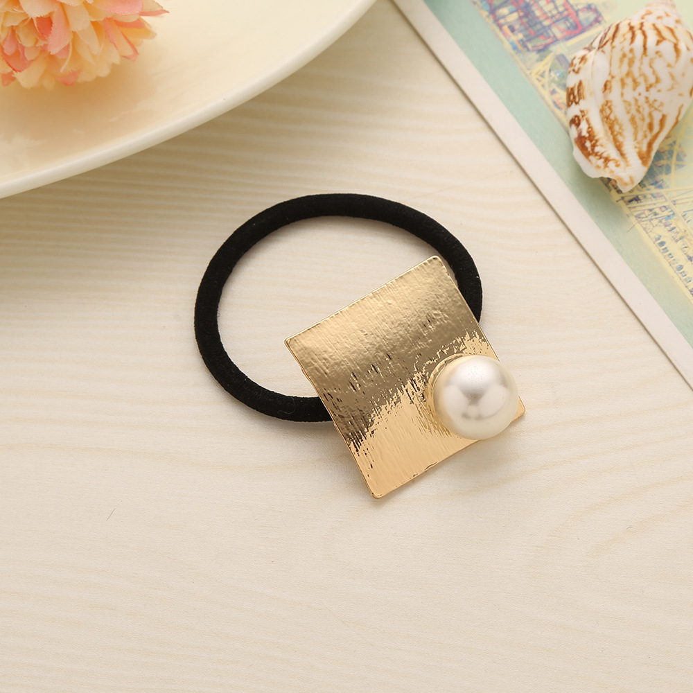 Versión coreana cuerda de pelo de alta elasticidad tienda de dos yuan anillo de pelo fuente gran colgante de perlas banda elástica nuevo estilo tocados Item Picture