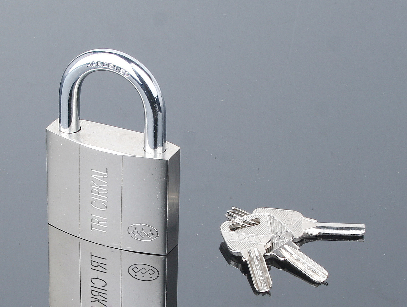 Source Manufacturers Anti-Theft Door Lock Imitation Stainless Steel Waterproof Lock Iron Padlock Hammer Lock Manufacturers Direct Supply Item Picture