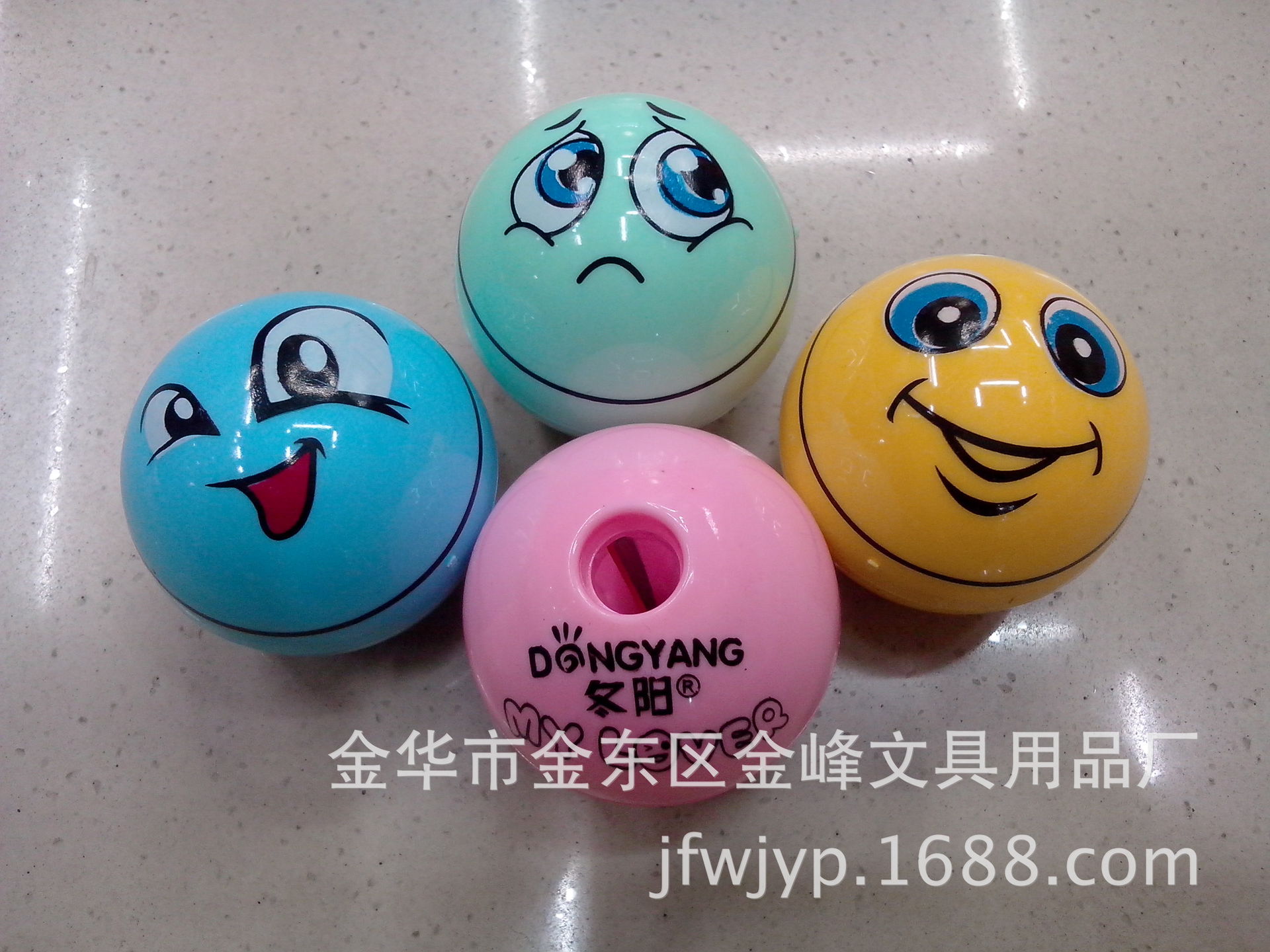 Smiling ball-shaped pencil sharpener, creative expression, manual pencil sharpener, student office pencil sharpener Specification image