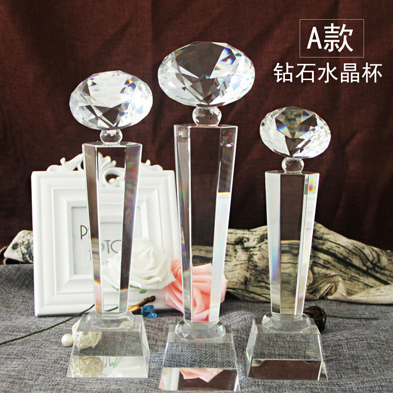 The manufacturer wholesals and produces artificial crystal trophies, fashionable ornaments, sandblasted and can be printed with logos and company names Specification image
