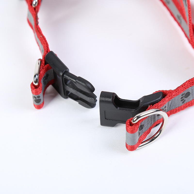 Wholesale of new outdoor pet leashes, small dog reflective footprints, chest and back dog leashes, and pet supplies from the manufacturer Application Scenario
