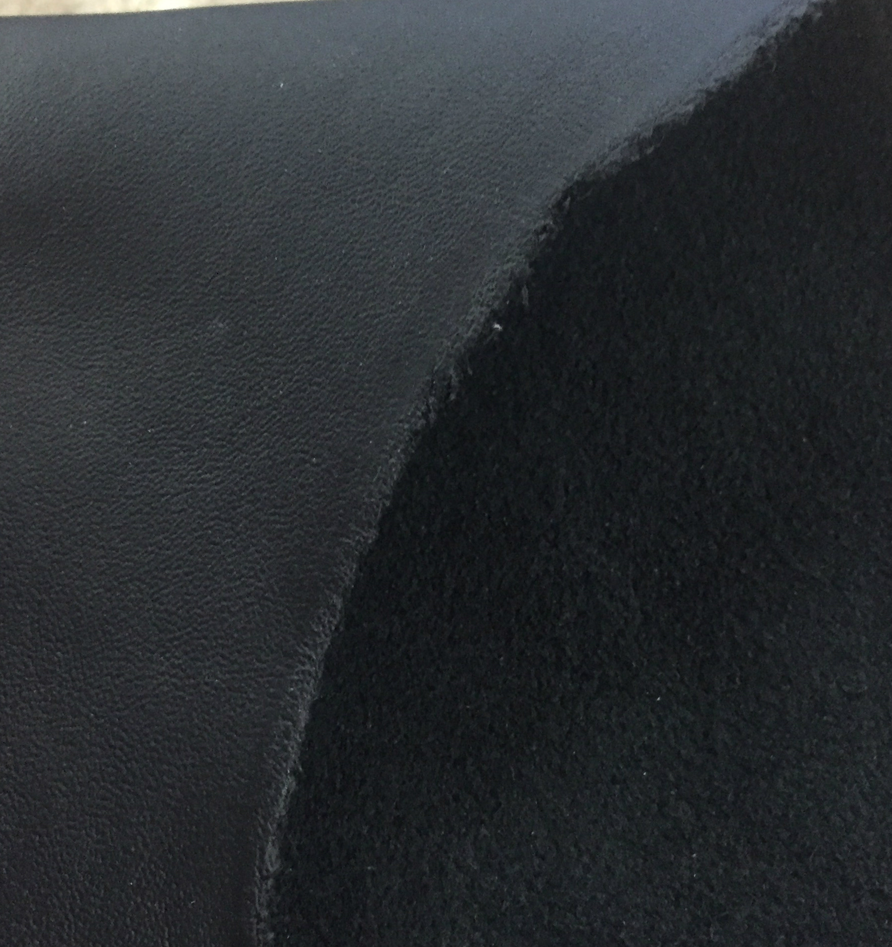 Yiwu genuine black cowhide top layer cowhide, car leather black pinhole car steering wheel cover cowhide Specification image