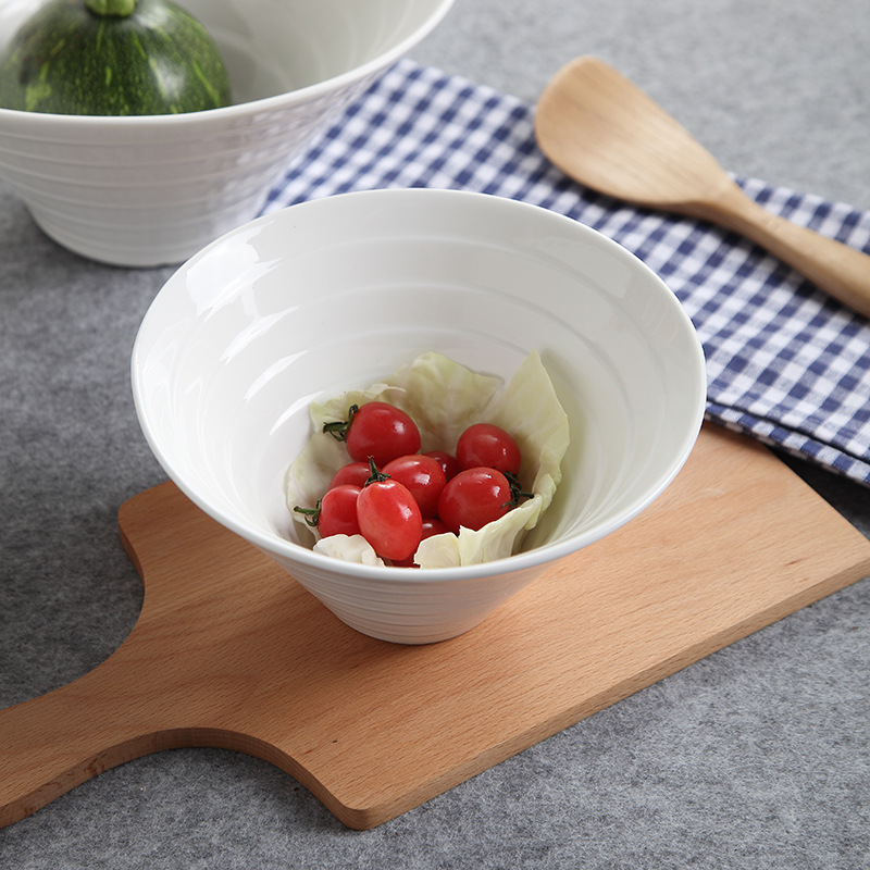 Pure white ceramic ramen soup bowl, fruit salad bowl, dessert bowl, boiled fish bowl, sauce bowl, horn bowl, hotel tableware Application Scenario