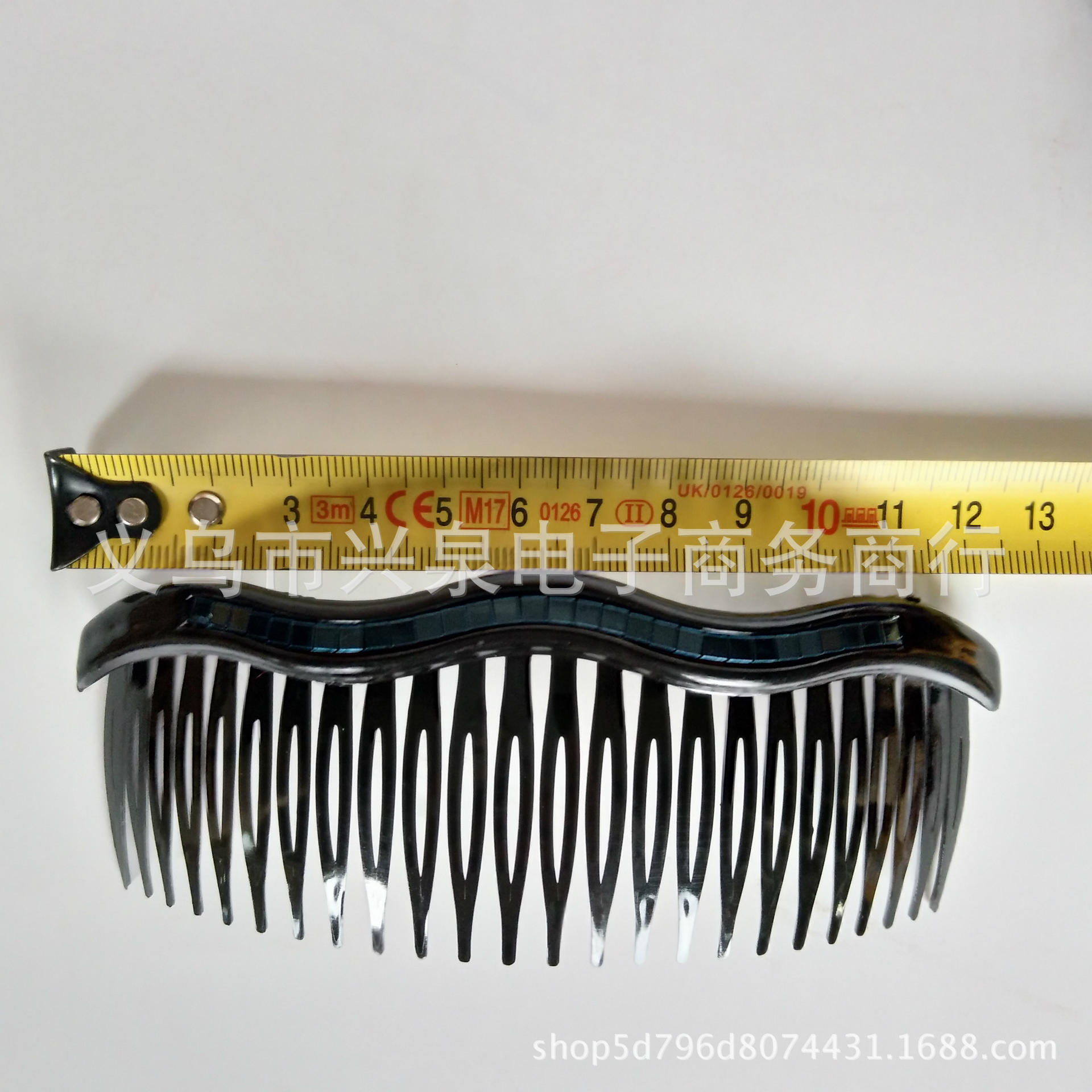 Large comb, sequin comb, flash comb, wavy strip comb, one-yuan small commodity Item Picture
