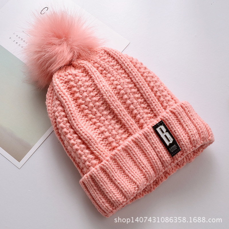 韩版字母贴标加绒保暖帽子 女士加厚时尚毛球帽子 冬季毛线针织帽