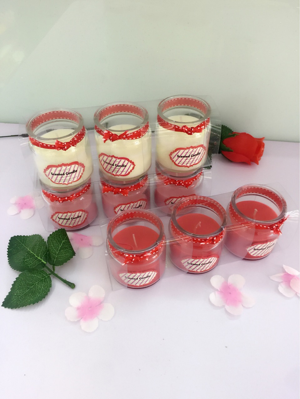 Factory wholesale candles. Three candles in a glass cup cover. The color and style of scented candles and wedding candles can be determined