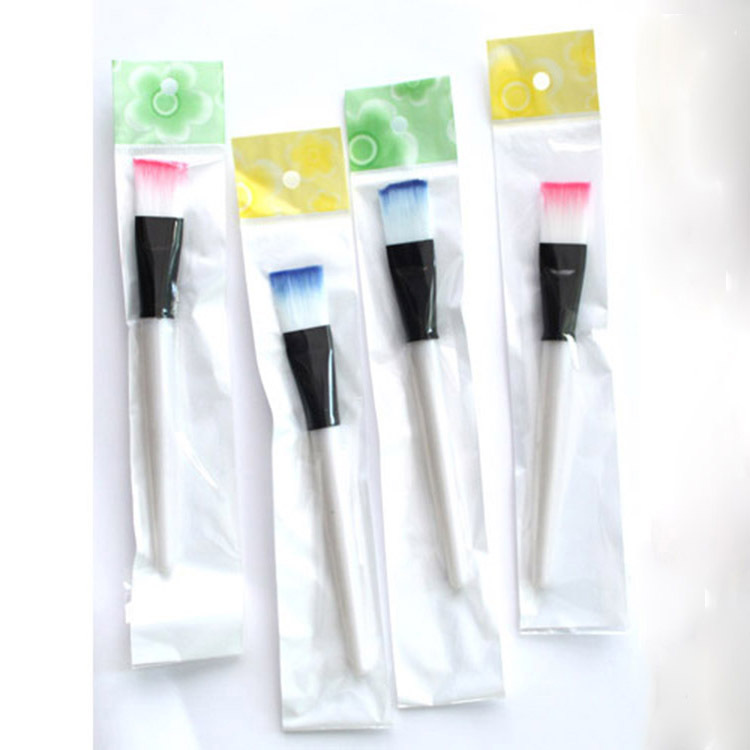 Wholesale Spot Mask Brush Beauty Makeup Tools White Pole Soft Hair Makeup Brush Crystal Mask Brush 9887 Application Scenario