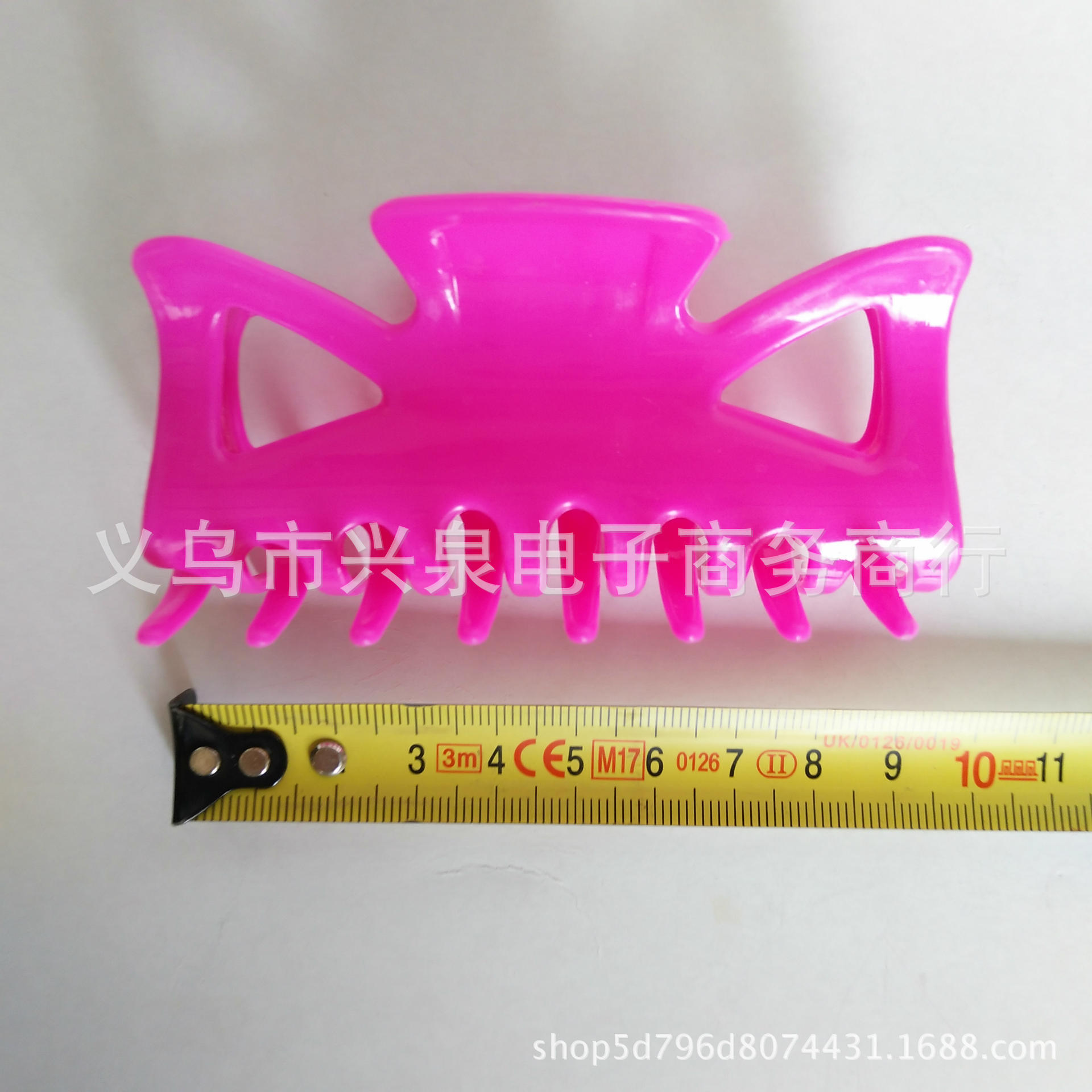 【1-7 Zones 】 8-claw clamps 24 per pack, 1440 cases, 8-claw plastic clamps, fashionable clamps, Yiwu accessories wholesale, one yuan per piece, department store Application Scenario
