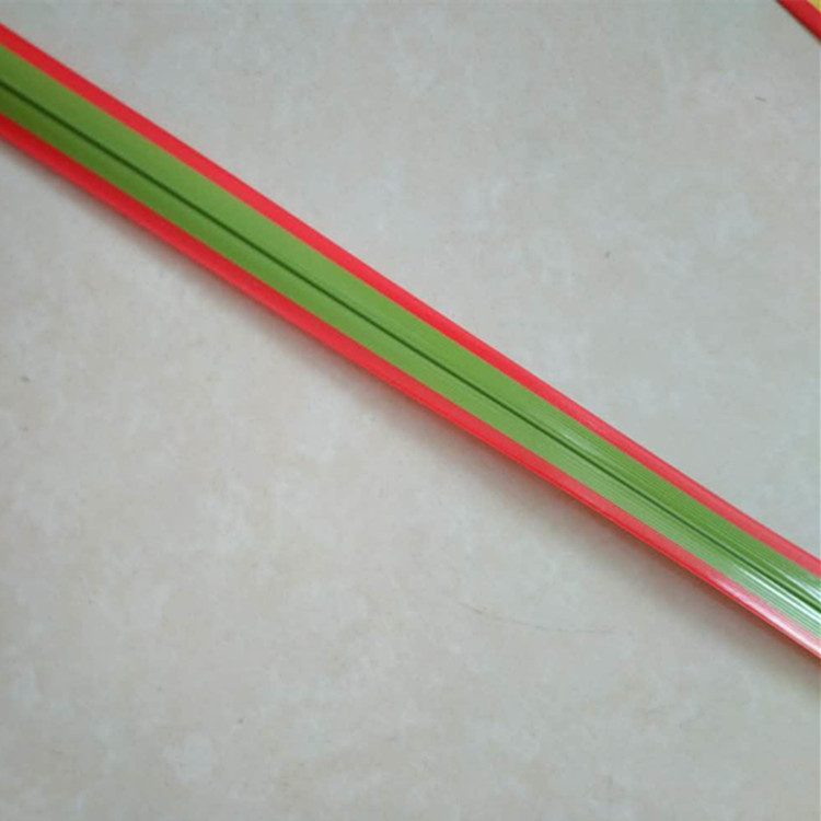 Wholesale simulated sword leaf plastic fake flower decoration bonsai with grass hand-woven small animal 2.4CM wide 80CM long Application Scenario