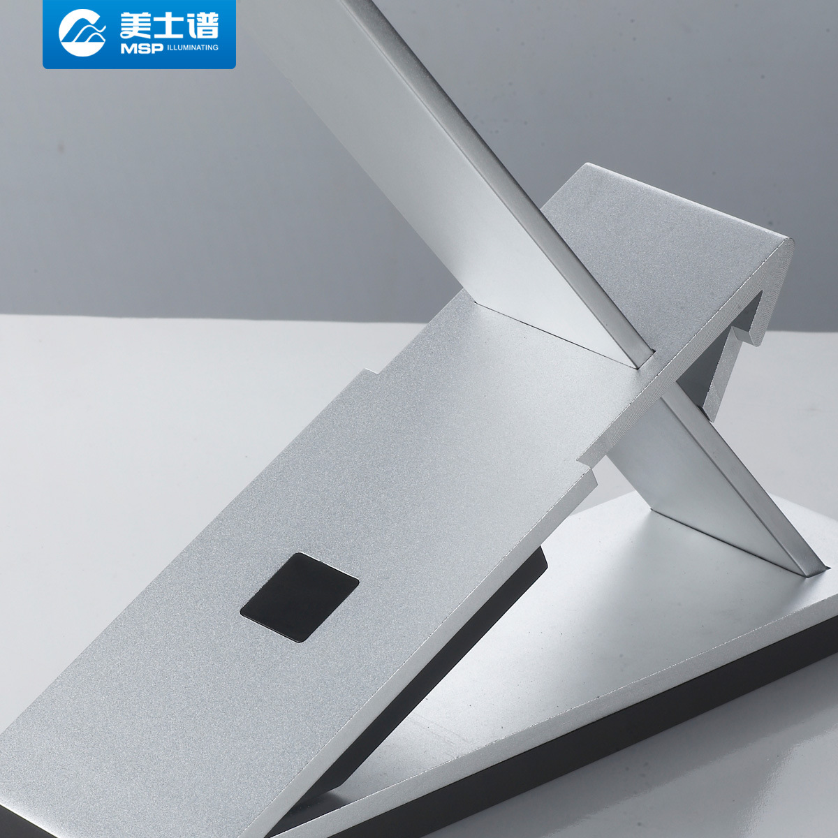 Meishipu LED creative and simple office, work, bedroom, bedside eye-protecting, study, student desk, long-arm table lamp Application Scenario