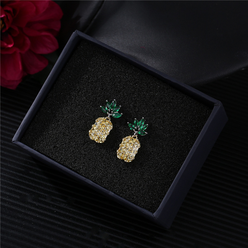 Kashi copper Zircon earrings Korean version creative Pineapple Stud earrings Fruit Pineapple Stud Earrings Fashionable Zircon earrings details Picture