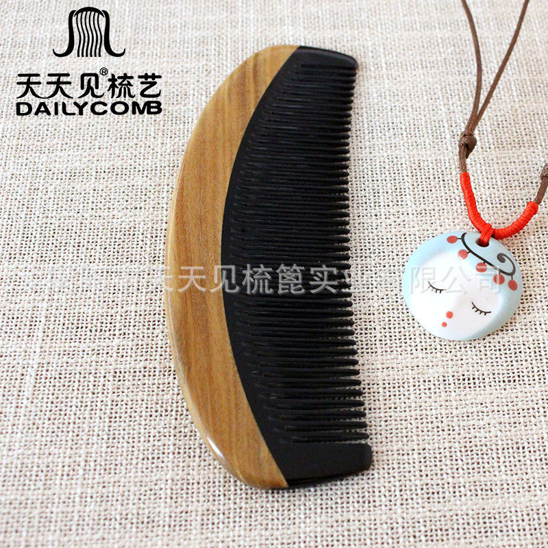 Every Day See Manufacturers Wholesale Beauty Tools Green Sandalwood Comb Jade Sandalwood Horn Comb Splicing Can Be Engraved Logo details Picture