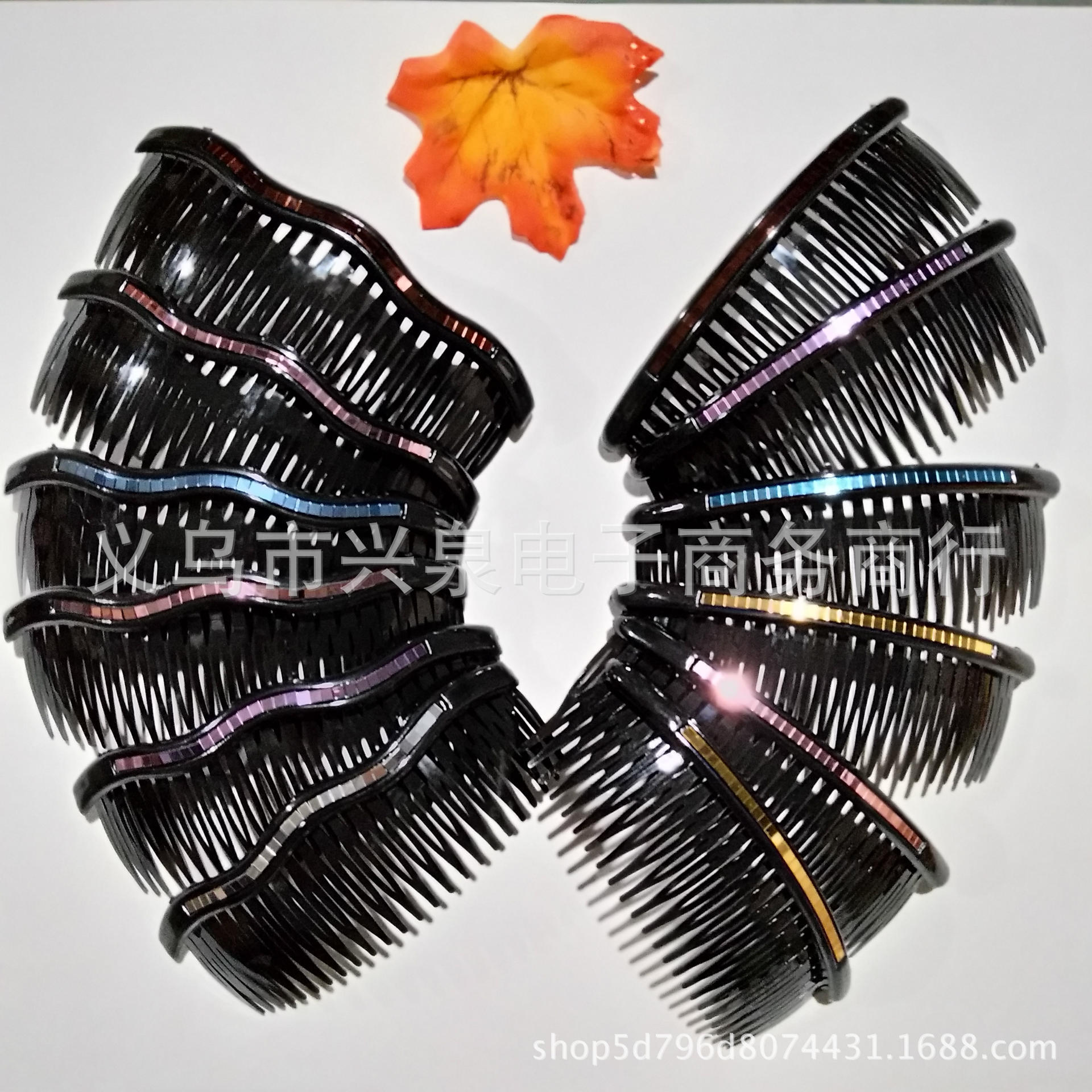 Large comb, sequin comb, flash comb, wavy strip comb, one-yuan small commodity details Picture