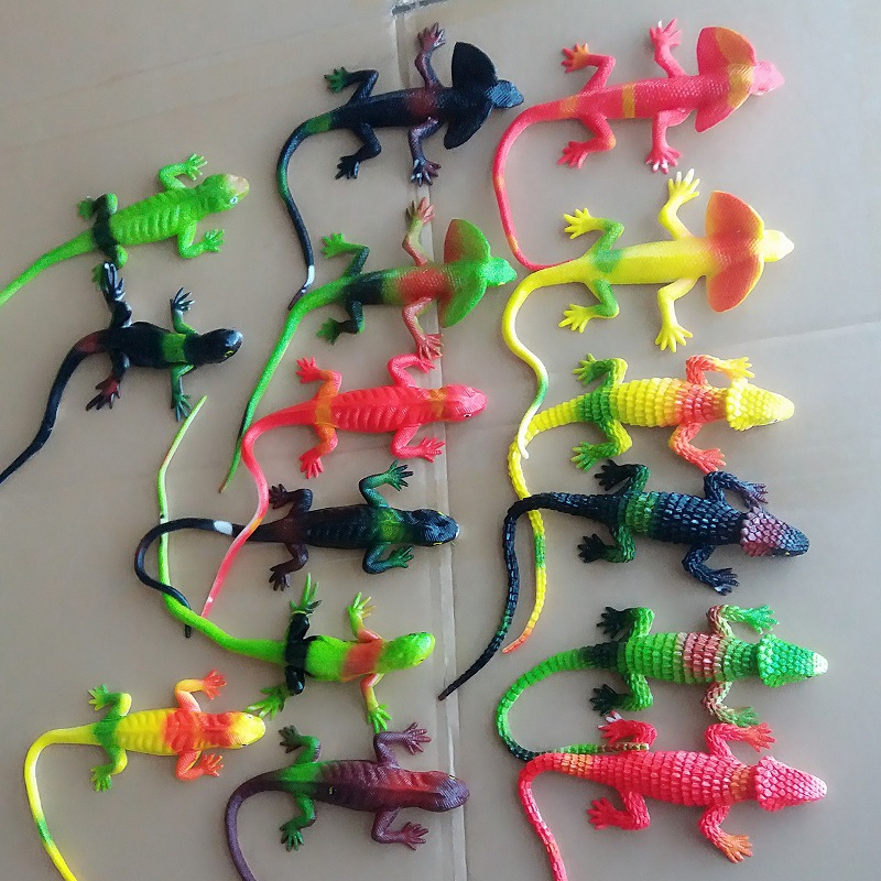 Factory Source Prank Snake Strange Simulation Soft Rubber Snake Rectification Toy Fake Snake Rubber Snake Simulation Toy Application Scenario
