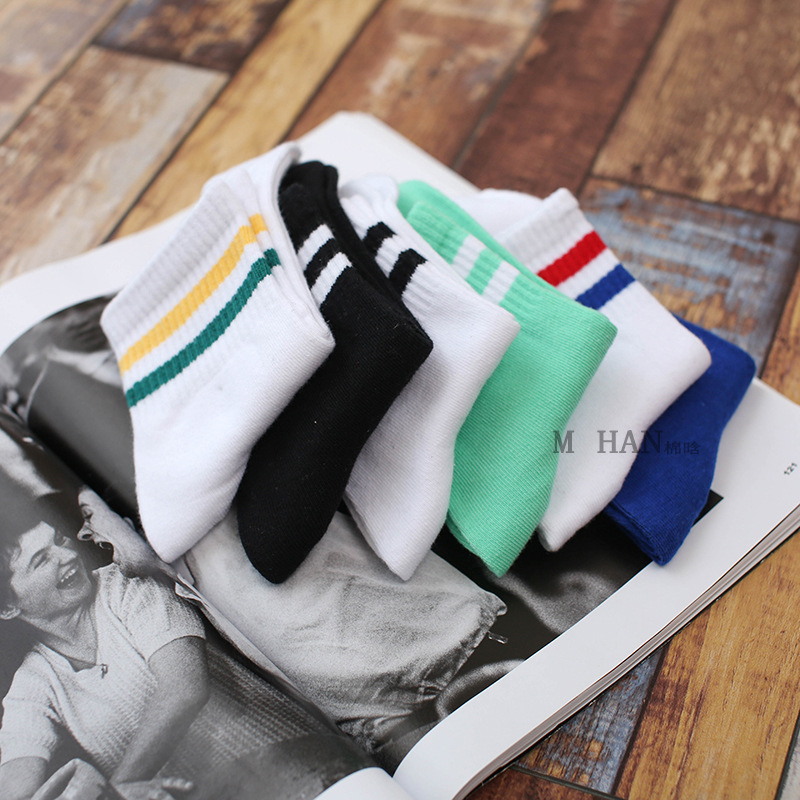 Classic Two Bars Mid-Tube Socks Casual College Socks Men's Cotton Autumn And Winter Cotton Socks Spot Wholesale Application Scenario
