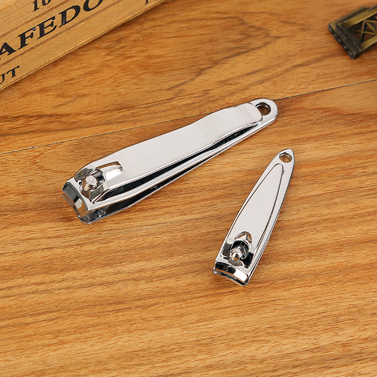 Factory wholesale of two nail clippers, large and small sizes, good quality and low price, two-yuan store supply Application Scenario