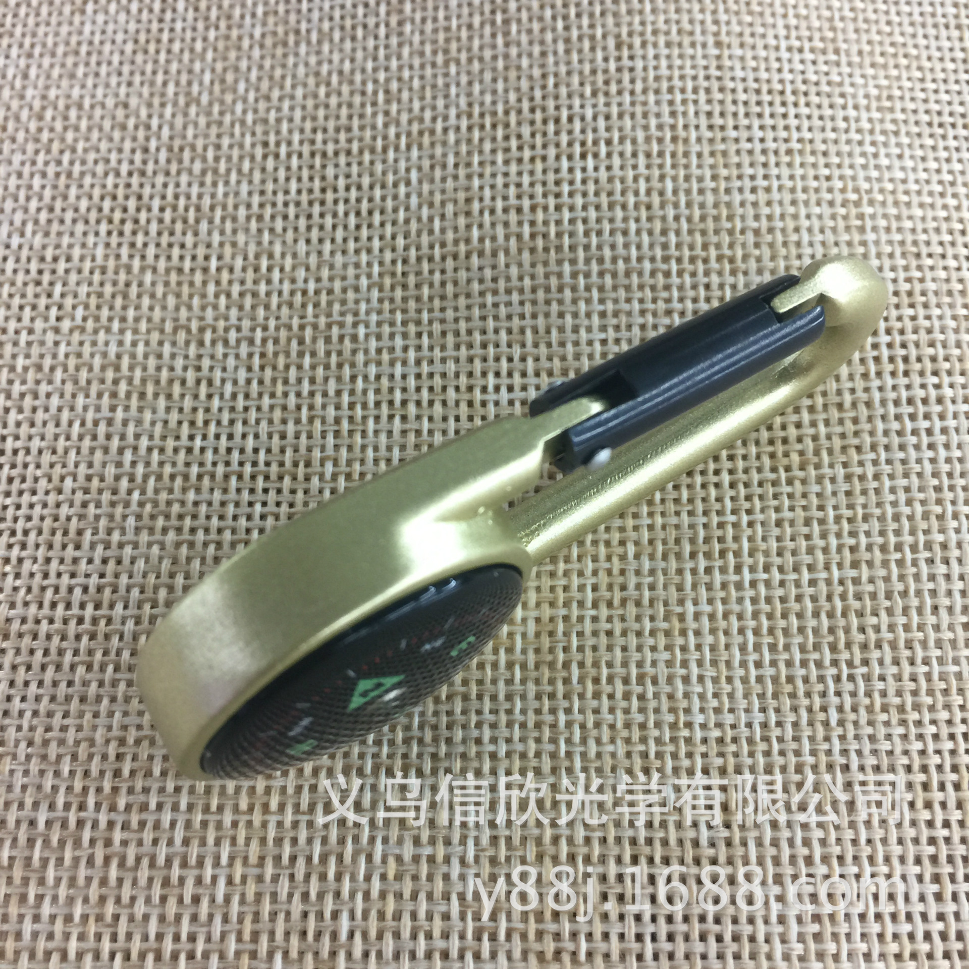 C27 aluminum alloy climbing buckle compass, metal climbing buckle compass, climbing buckle compass Application Scenario